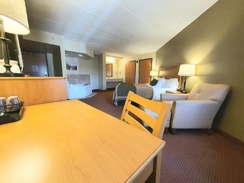 AmericInn by Wyndham Waconia 55/80