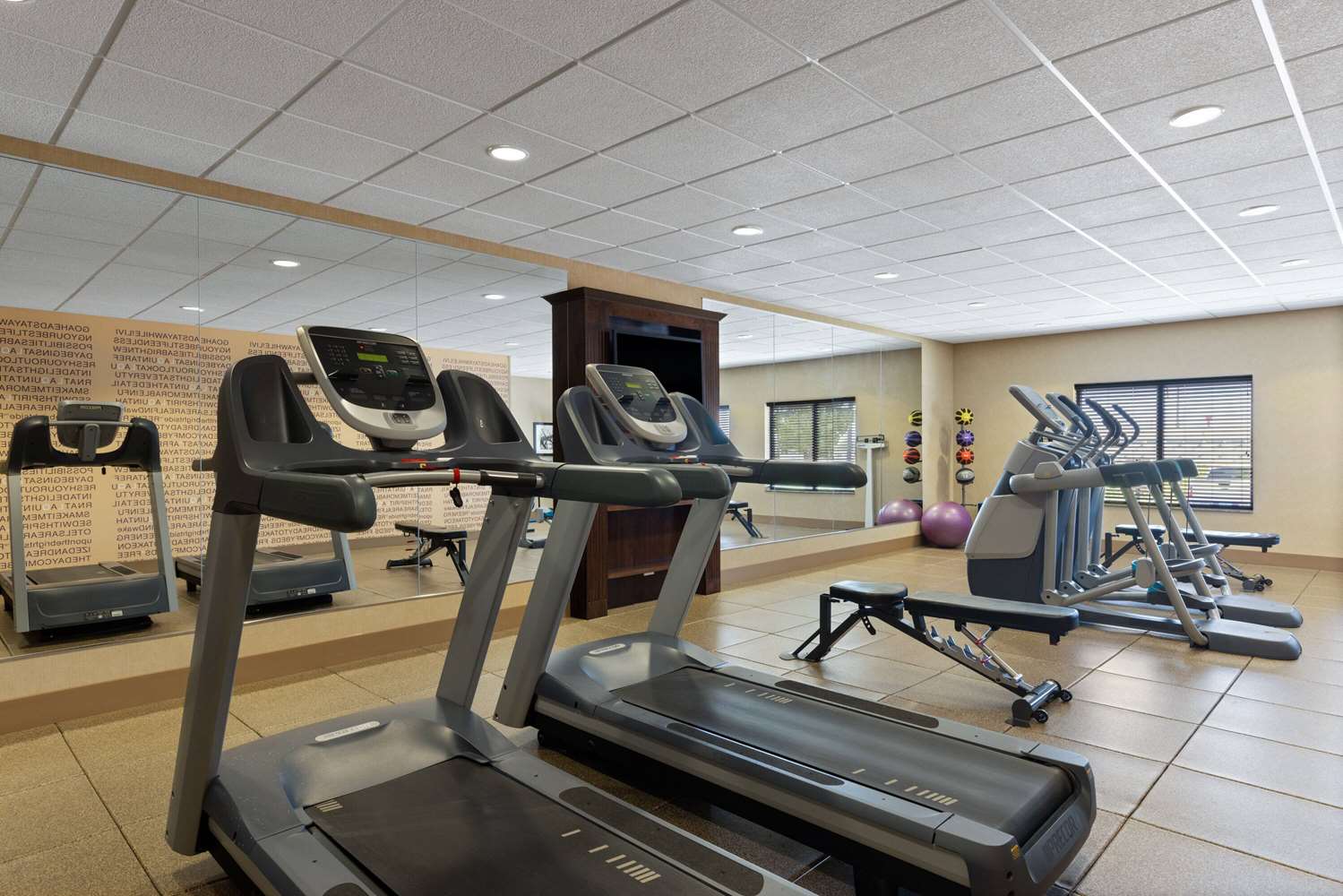 La Quinta Inn Suites By Wyndham Sioux Falls 34/55