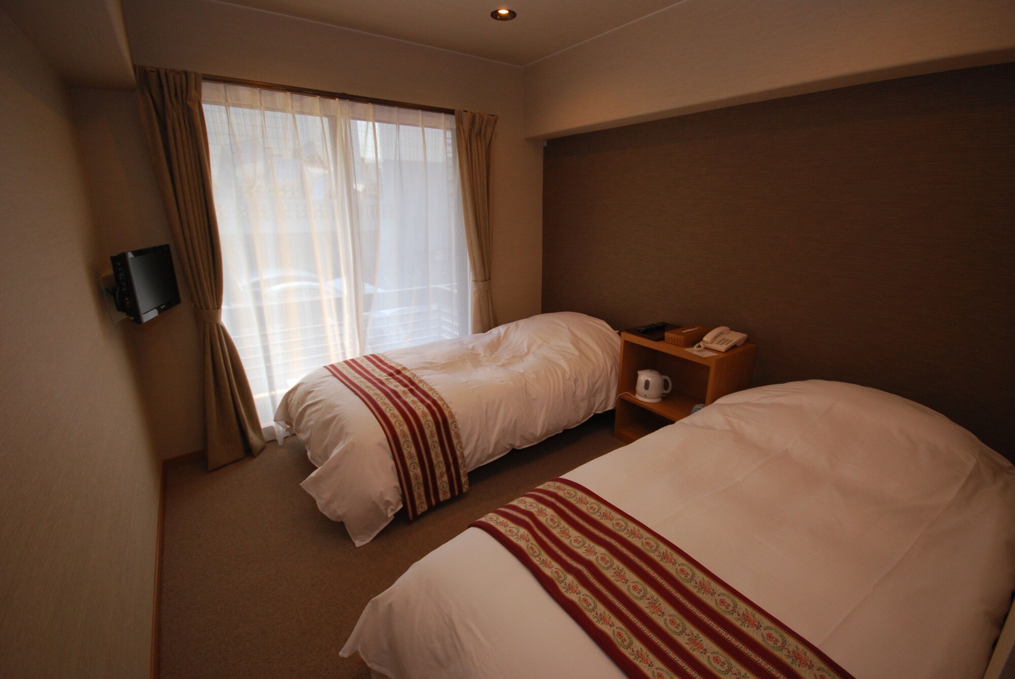 ROOM, TWIN BEDS