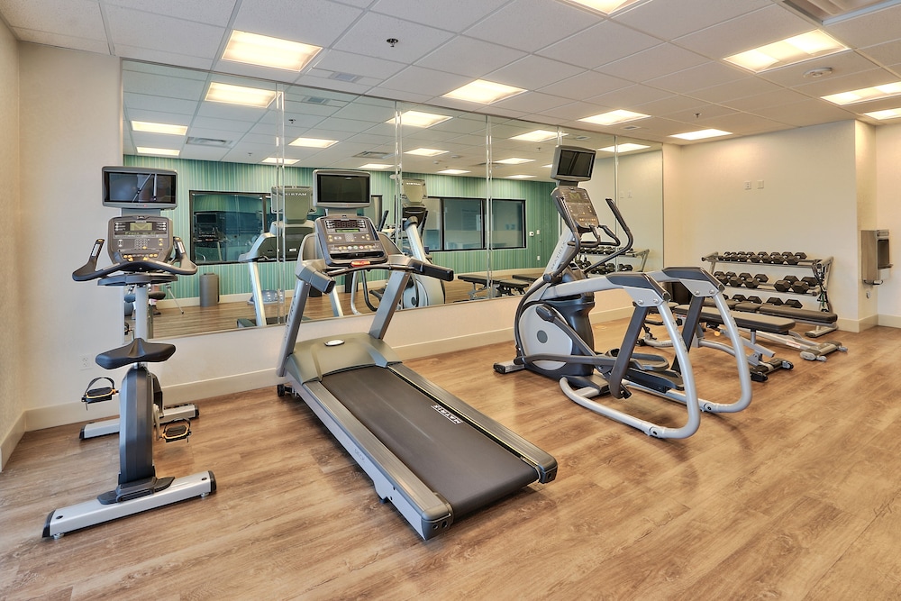 Holiday Inn Express & Suites Albuquerque East 25/34