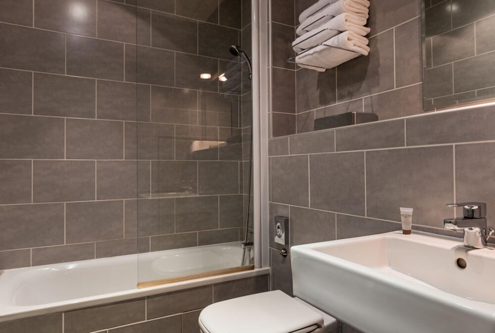 Hotel Edmond Rostand 9/45