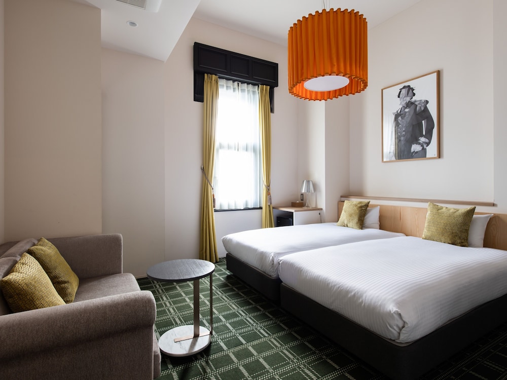 HOLLYWOOD, MODERATE, TWIN BEDS, PRIVATE BATHROOM, HISTORIC WING