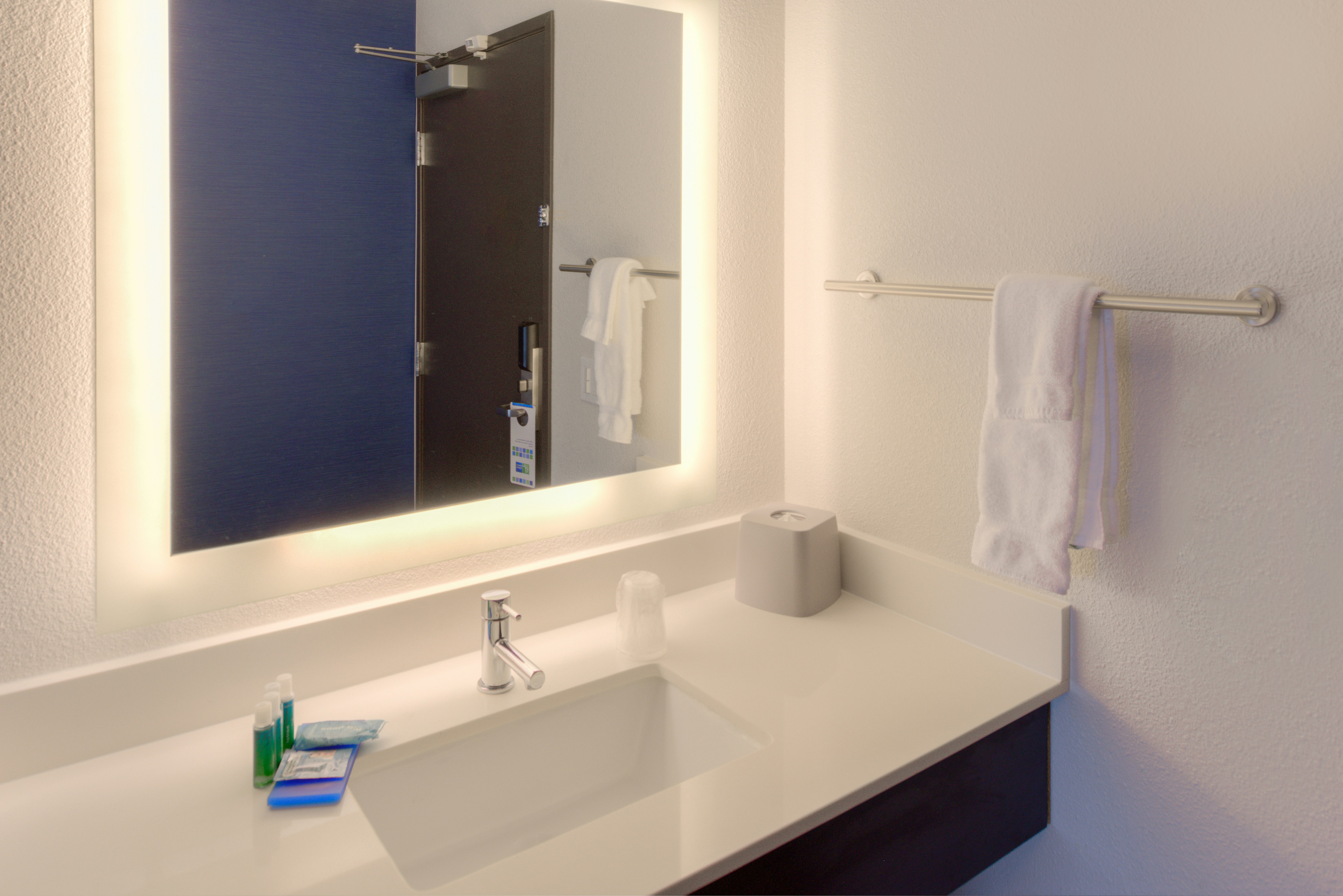 HOLIDAY INN EXPRESS NEWBERG - WINE COUNTRY 60/60