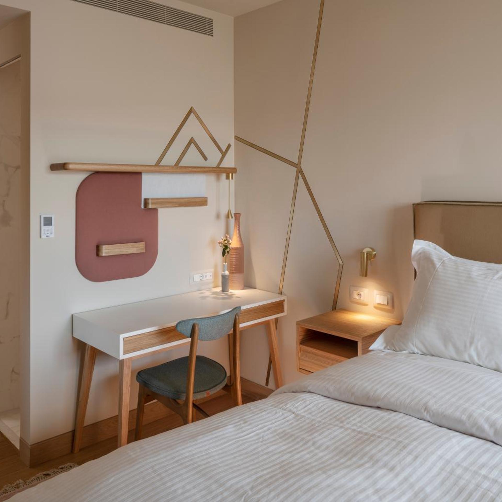 Room, King Bed, Museum View