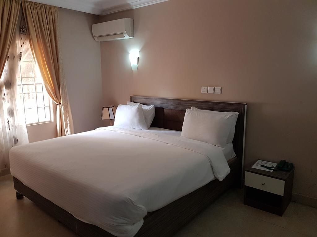 1 BEDROOM, SUITE, CITY VIEW