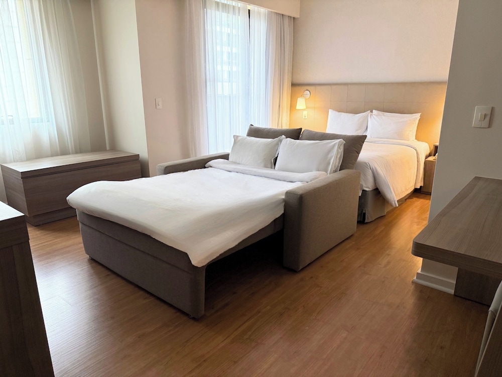 Studio, Suite, Queen Bed, Sofa, Kitchen, Middle Floor