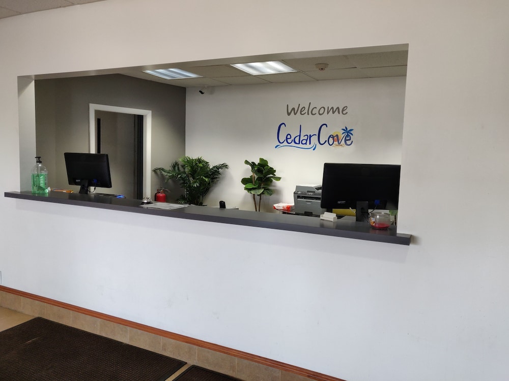 Cedar Cove (ex. Howard Johnson Inn Sandusky Park N. Entrance) 5/52