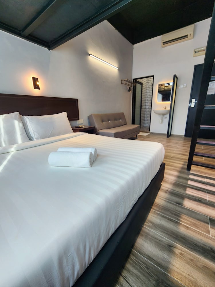 DELUXE, 2 QUEEN BEDS