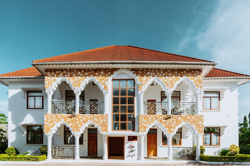 Sunny Palms Beach Bungalows 4/65