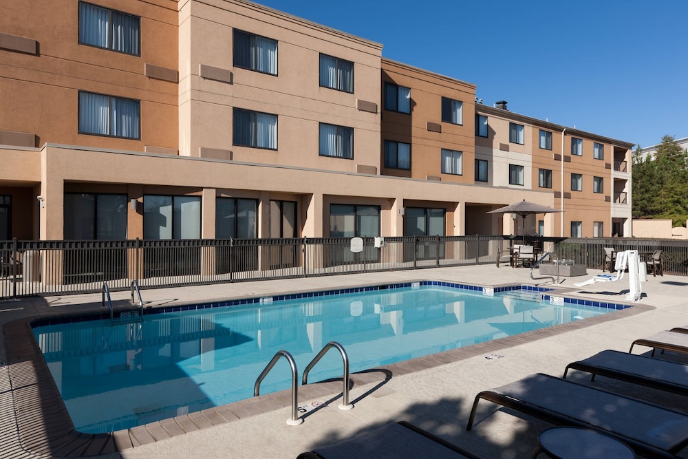 コートヤード バイ マリオット バーミンガム トラッシヴィル(Courtyard by Marriott Birmingham Trussville) 写真1