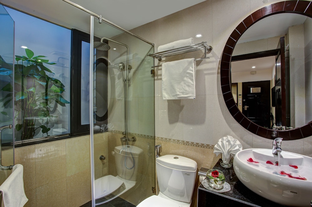 Ambassador Hanoi Hotel & Travel 37/40