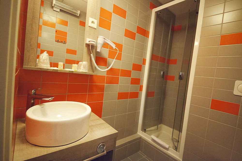 Hotel The Originals Clermont-Ferrand Sud 22/24