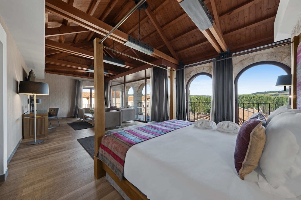 Suite, King Bed
