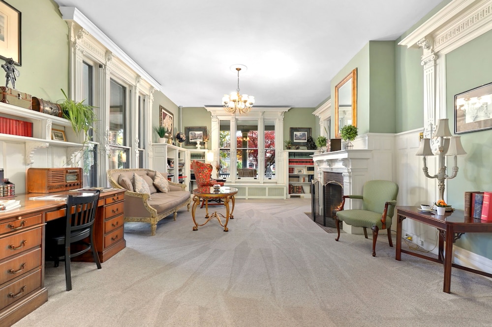 The Summit Debary Inn 30/44