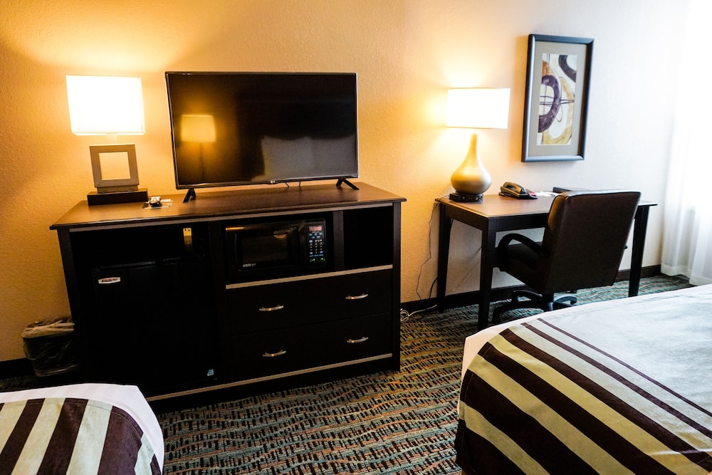 Boarders Inn and Suites by Cobblestone Hotels - Grand Island 15/75