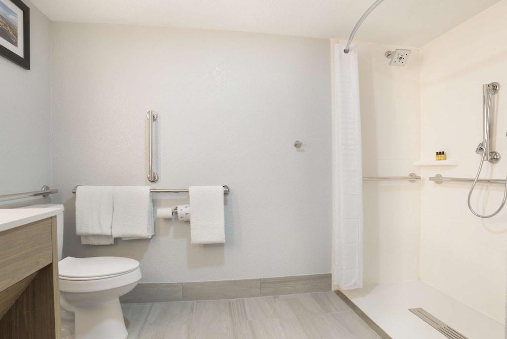 Best Western Plus Mobile Inn and Suites 23/24