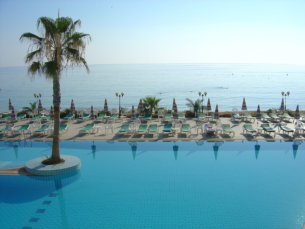 Sunrise Beach Hotel 35/45