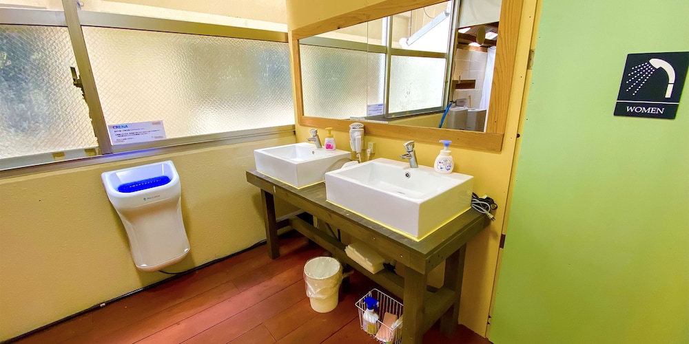 ROOM, TWIN BEDS