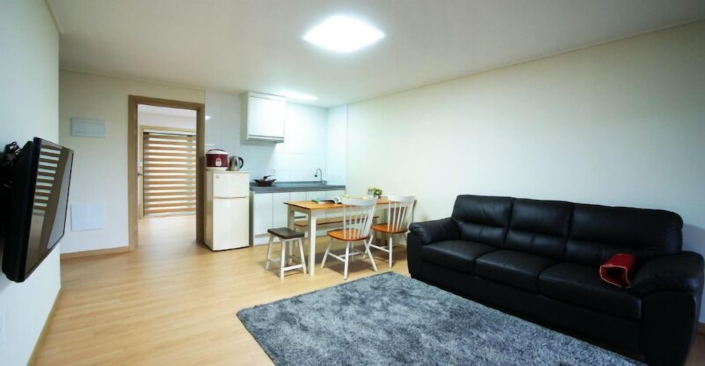 Jeju Gotjawal Geomoon Oreum Pension 26/50