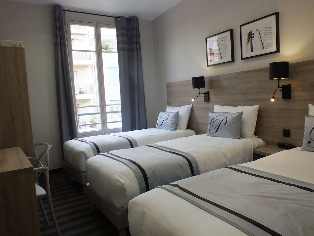 ROOM, TRIPLE, PRIVATE BATHROOM