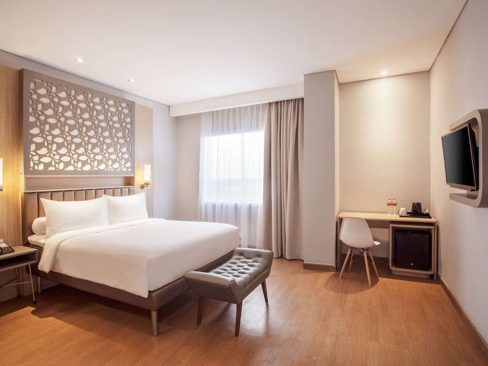 IBIS STYLES CIKARANG 17/35