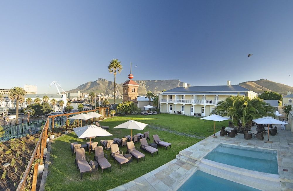 Dock House Boutique Hotel 43/49