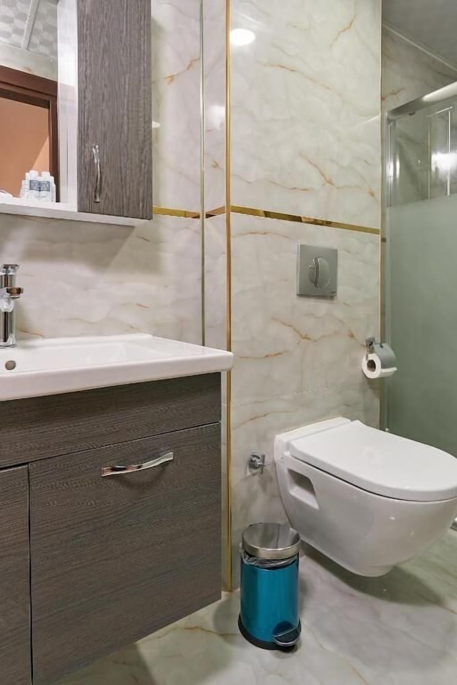 Renzo Hotel 36/38