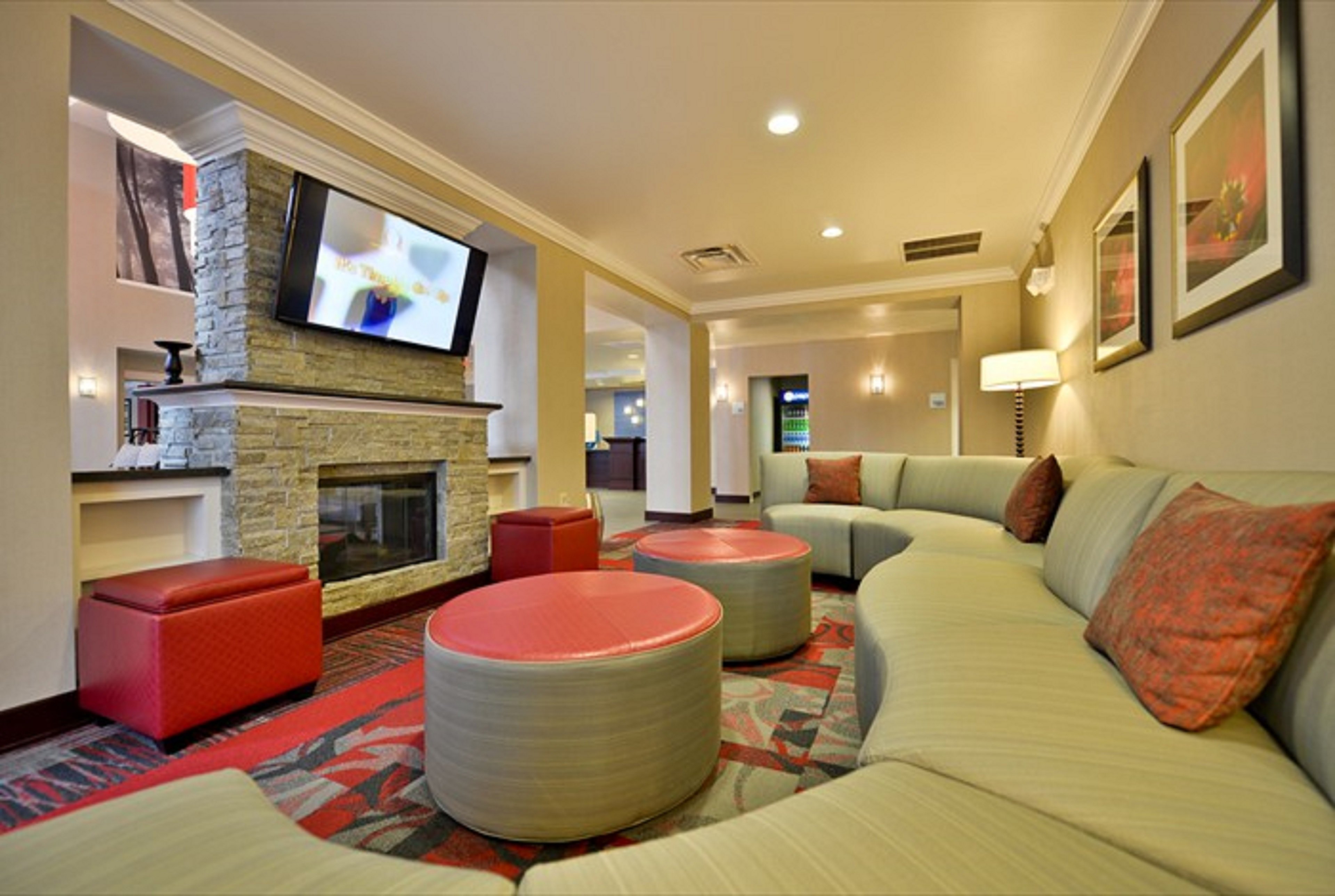 HOLIDAY INN EXPRESS CANANDAIGUA - FINGER LAKES 32/56