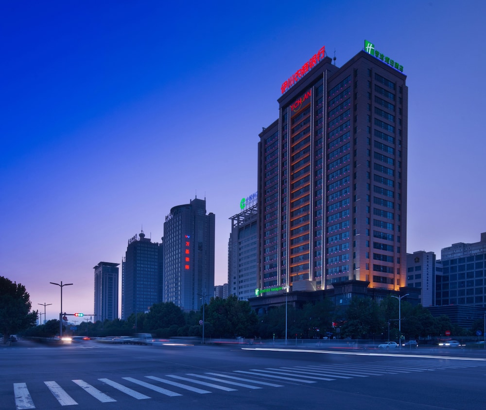 Holiday Inn Express Luoyang City Center 7/72
