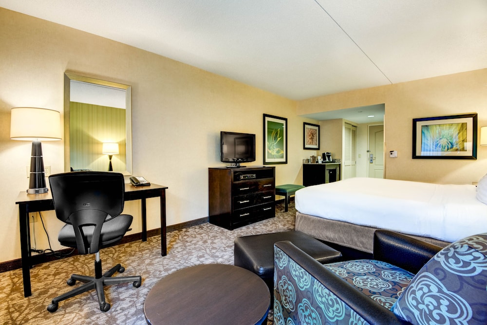 Holiday Inn Express Neptune 12/80