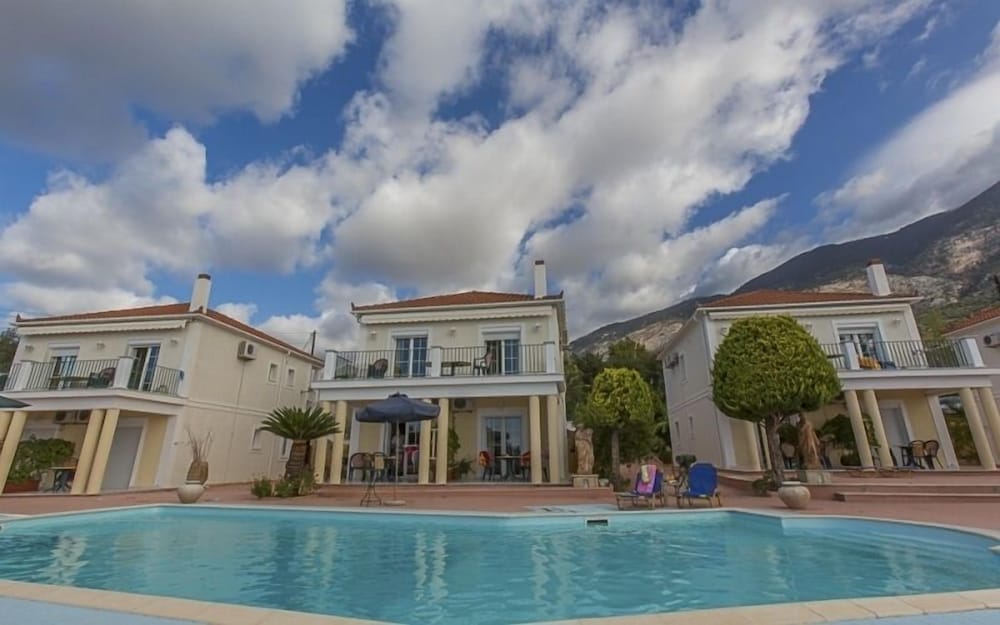 Garbis Villas 2/50