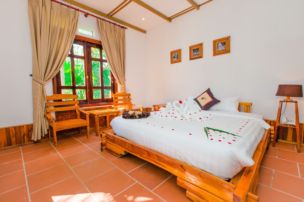 BUNGALOW, DOUBLE BED, POOL VIEW