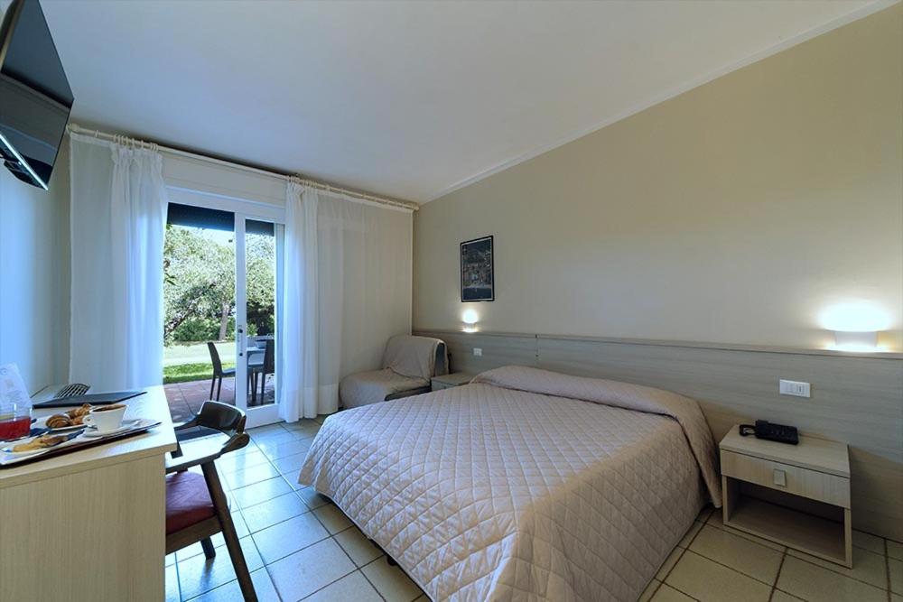 Room, Triple