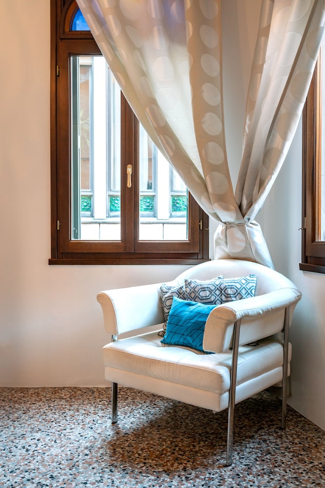 Palazzo San Luca 27/83