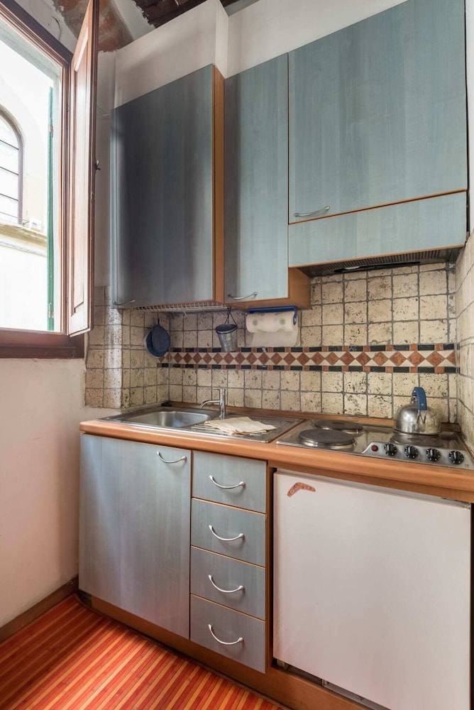 Mini Studio in the Heart of Florence 4/24