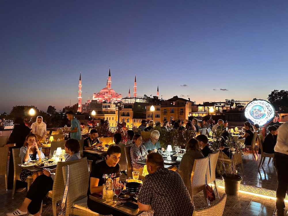 Byzantium Hotel & Suites 40/50