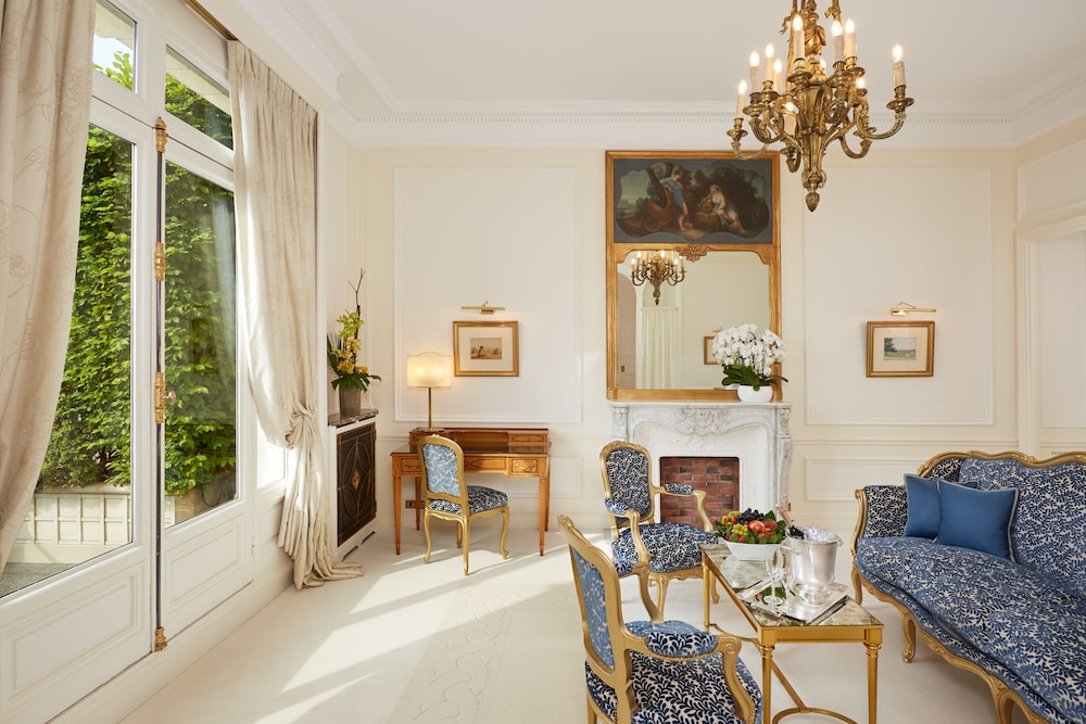 HOTEL RAPHAEL 47/80