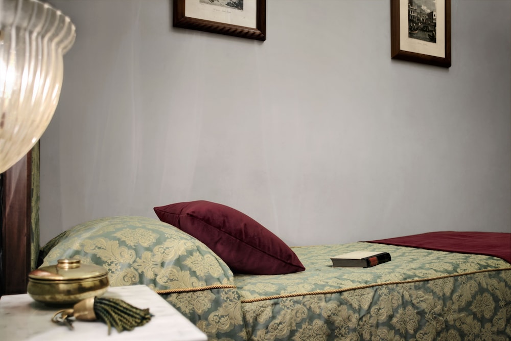 Pausania Hotel 46/49