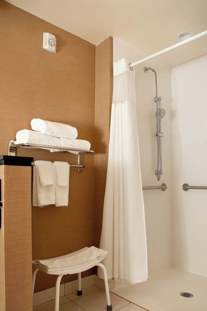 جناح بسريرين كوين مع أريكة لذوي الإعاقة، Fairfield Inn & Suites by Marriott Richmond Midlothian 2/2