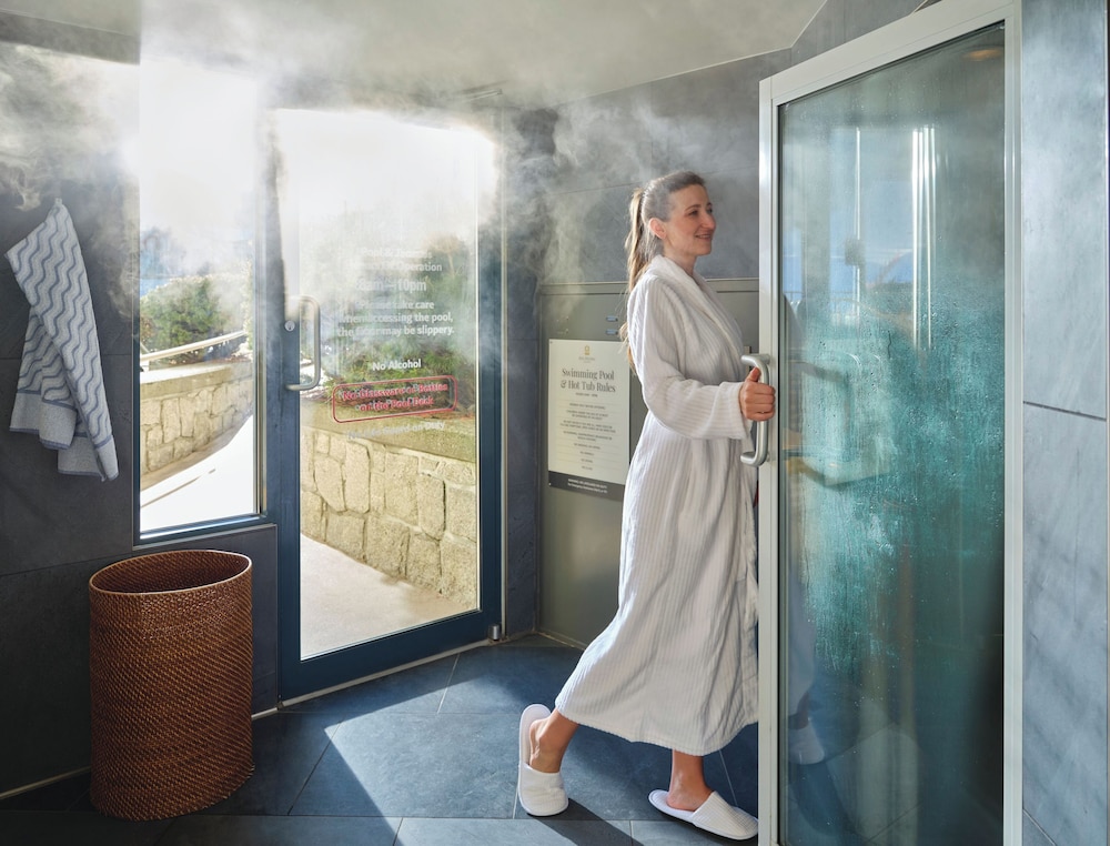 Pan Pacific Whistler Mountainside 22/44