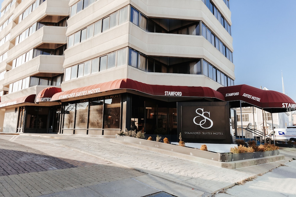 Stamford Suites Hotel 39/43