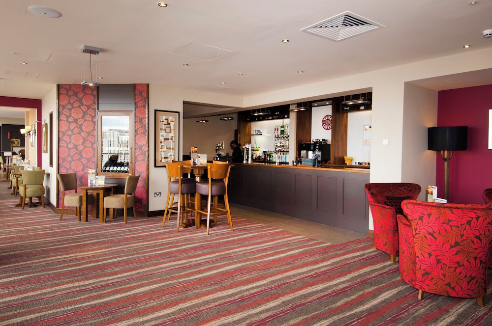 Premier Inn London Stratford 8/64