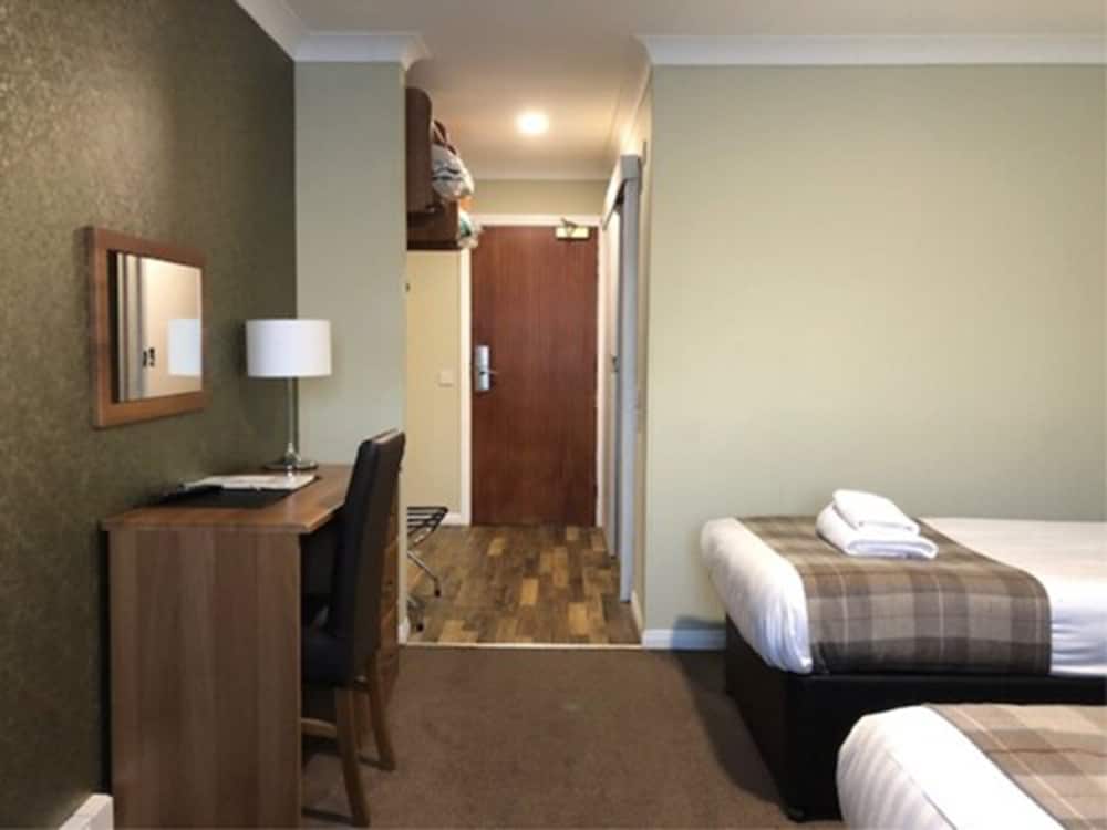 King Robert Hotel 11/37