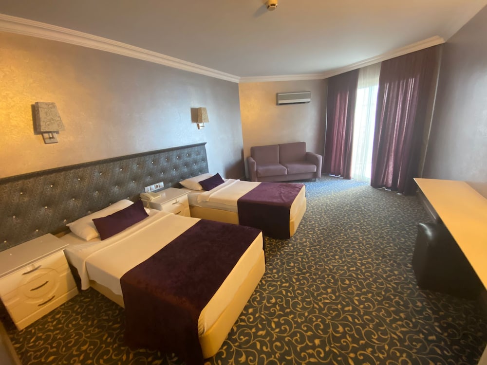 Caprice Beach Hotel 45/67