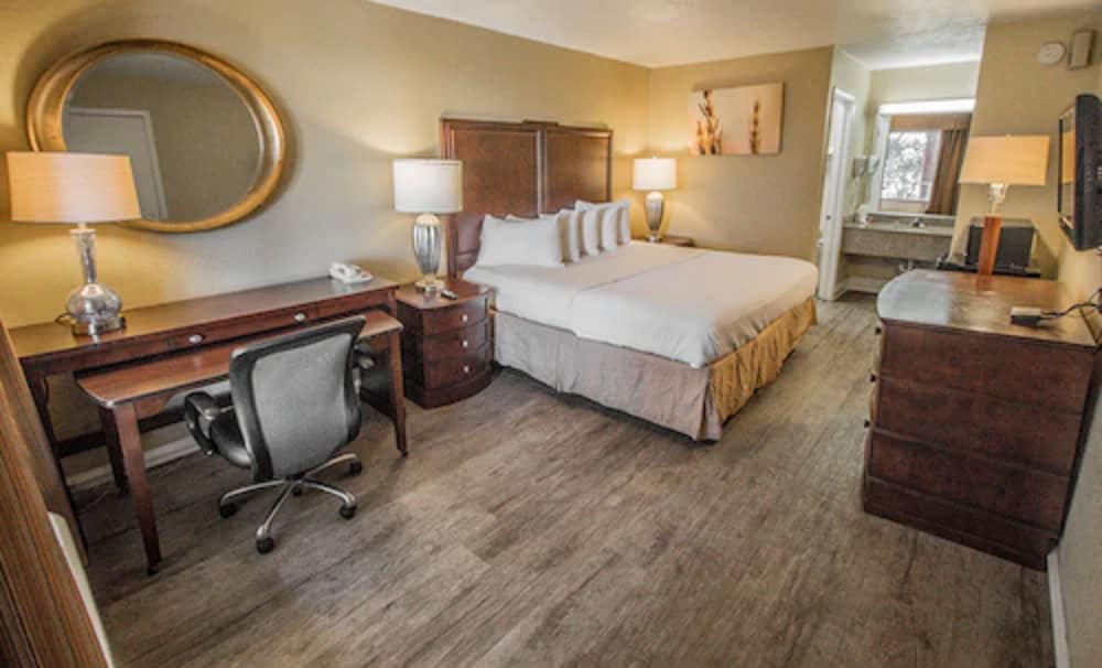 Days Inn by Wyndham Fort Walton Beach 22/34