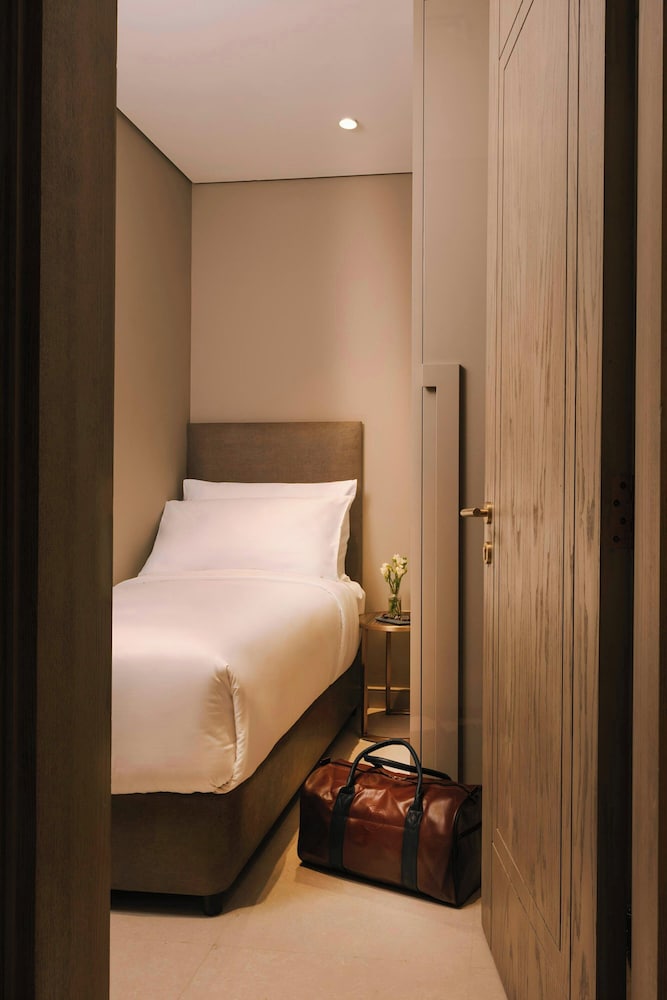 Aura Suites Downtown 15/48