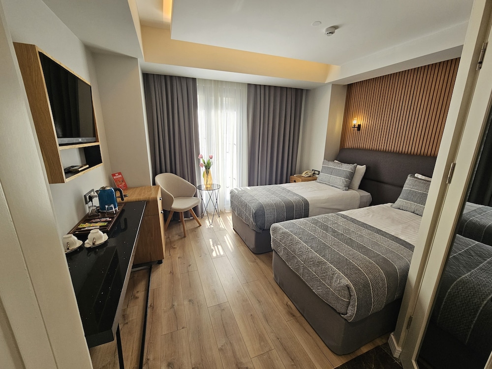 ANTHEMIS HOTEL 27/71