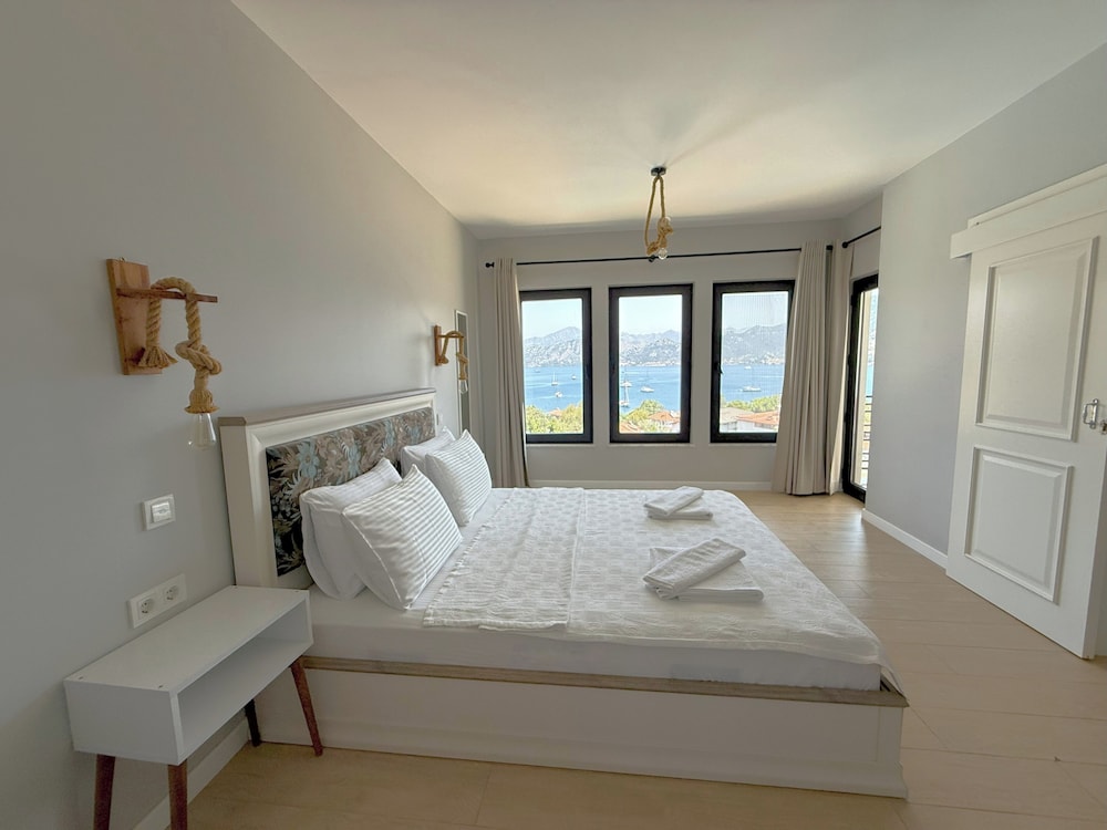 Vintage, Deluxe, Queen Bed, Sea View