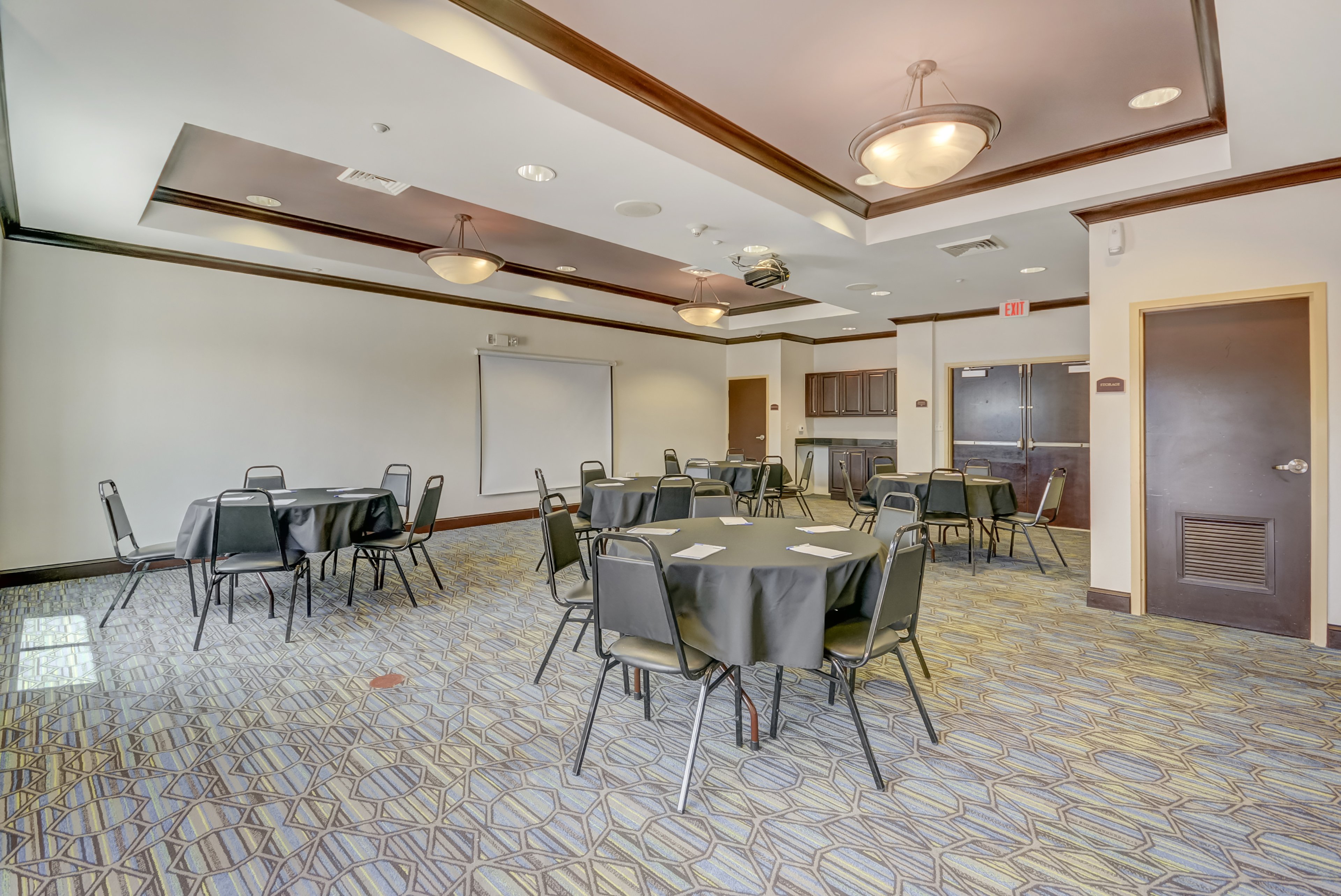 Holiday Inn Express Hotel Suites Tampa Usf Busch Gardens 63/70