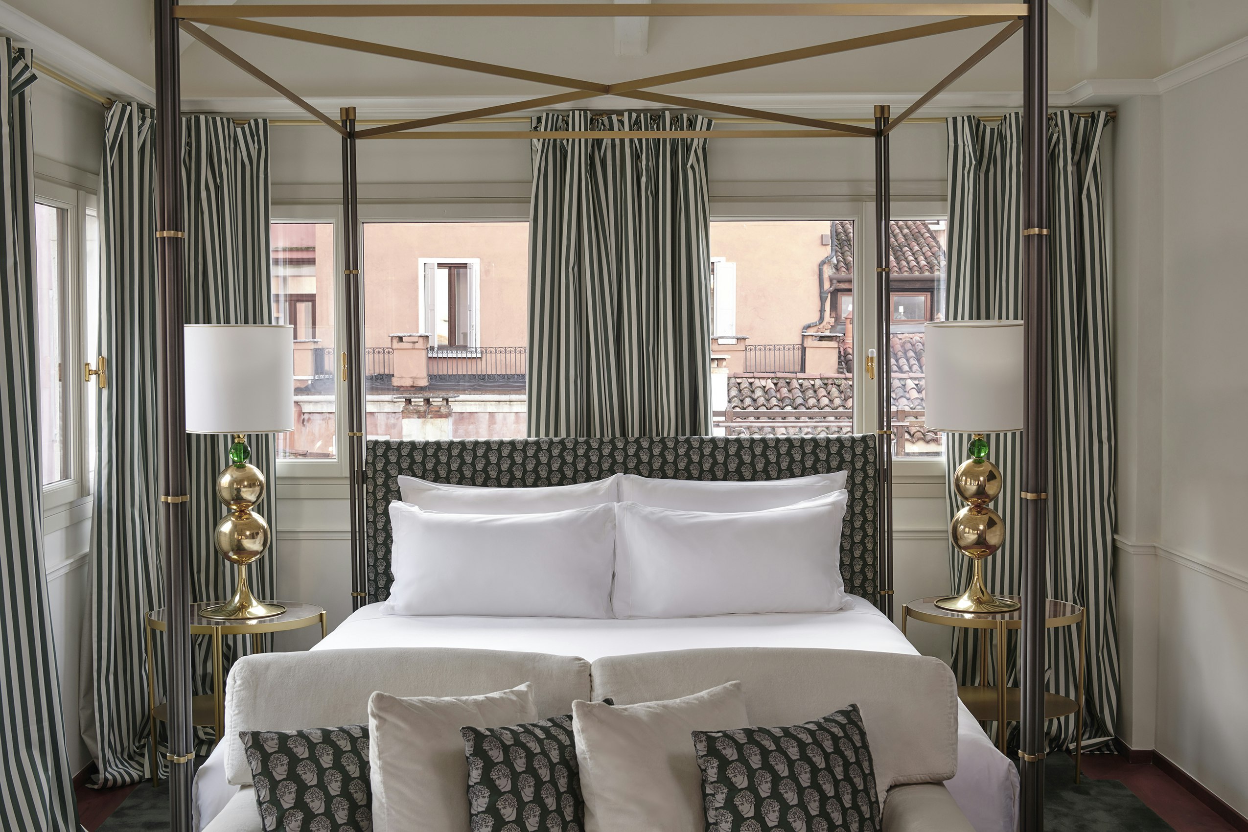 Roof Top, Studio, Suite